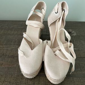 Barely worn Soludos lace up espadrille